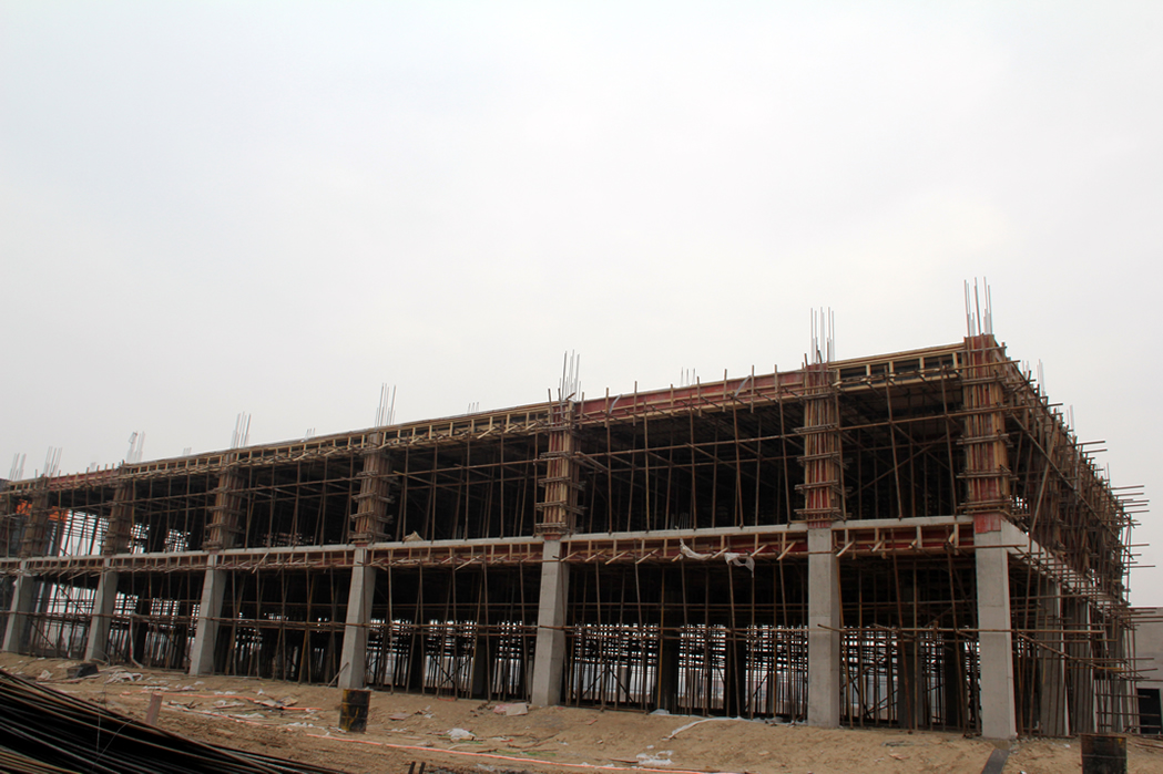 鄭州科晶電爐溫縣分公司科研樓水泥澆筑中